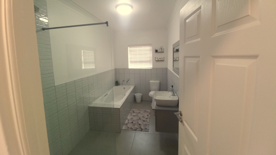 4 Bedroom Property for Sale in Sandy Point Western Cape